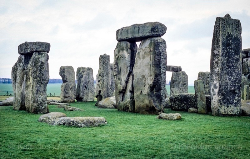 Stonehenge, megalith, prehistoric monument, Wiltshire, Salisbury, UNESCO, world heritage, neolithic, bronze age, stone circle, trilithons, sarsen stones, bluestones, solstice, astronomy, observatory, temple, rituals, archaeology, England, druids, ancient civilization, Tarek Charara, Kaleidos, Kaleidos images, La parole à l'image, heritage photography, visual documentation, archaeological photography, documentary imagery, cultural photography